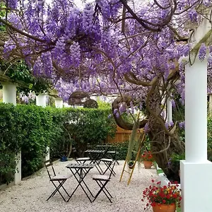Chez Louis Hotel